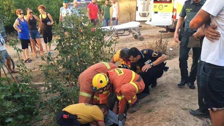 Los bomberos en el momento del rescate