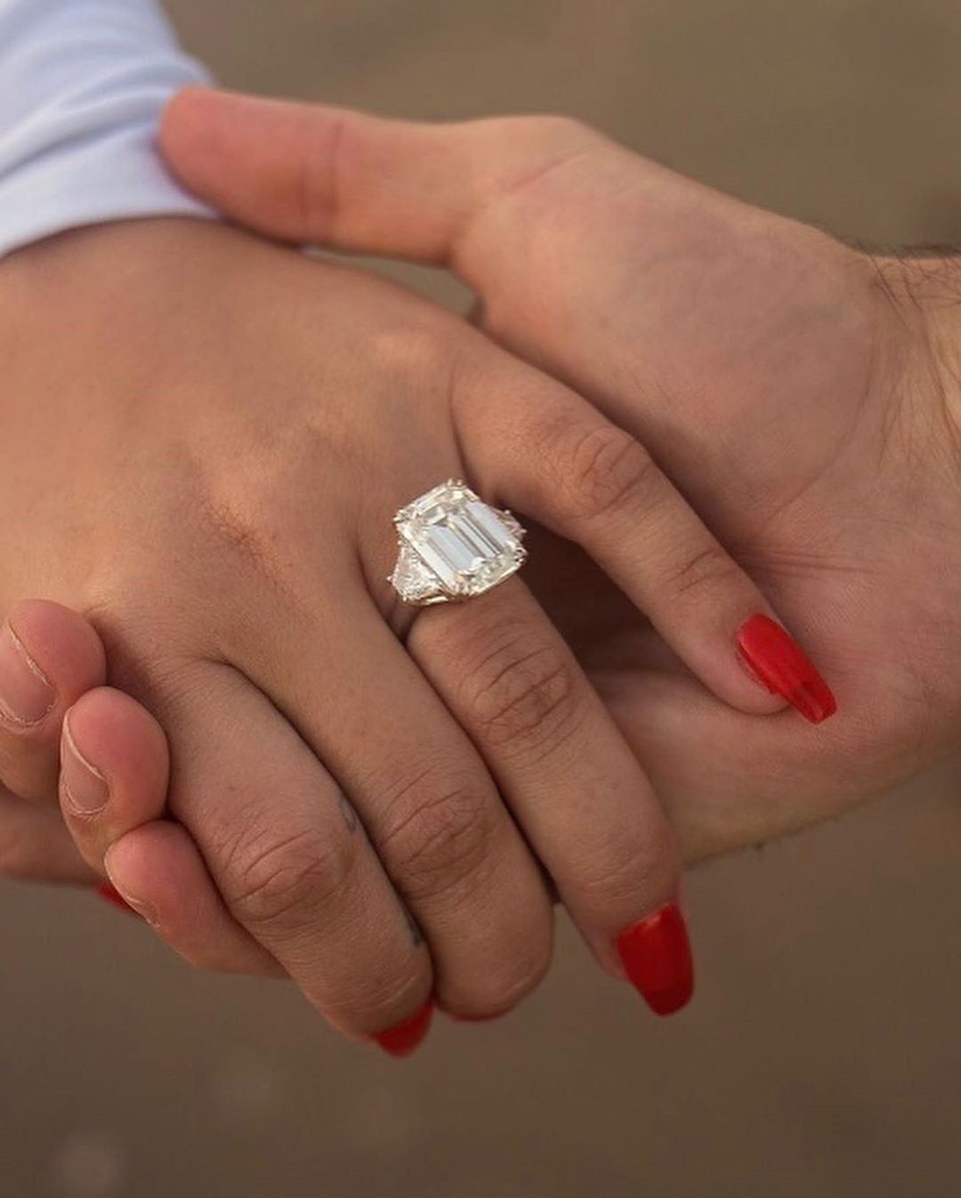 De dónde viene la tradición de regalar un anillo de compromiso antes boda? Estas las tendencias más buscadas - Stilo
