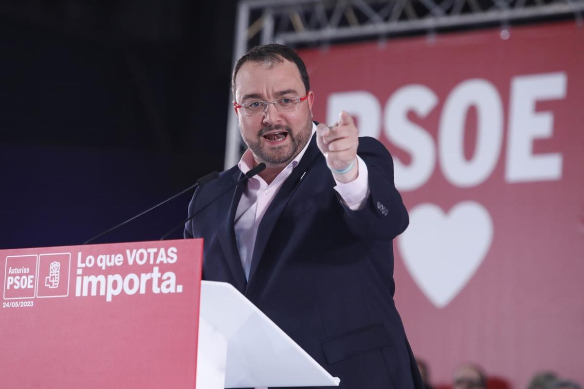 Intervención del secretario general de la FSA-PSOE, presidente del Principado de Asturias y candidato a la reelección, Adrián Barbón, en el acto central de campaña del PSOE asturiano, celebrado en el recinto ferial gijonés 'Luis Adaro.