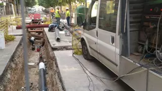 Sopletes y soldaduras: las obras de la red de calor de Zamora siguen como si tal cosa