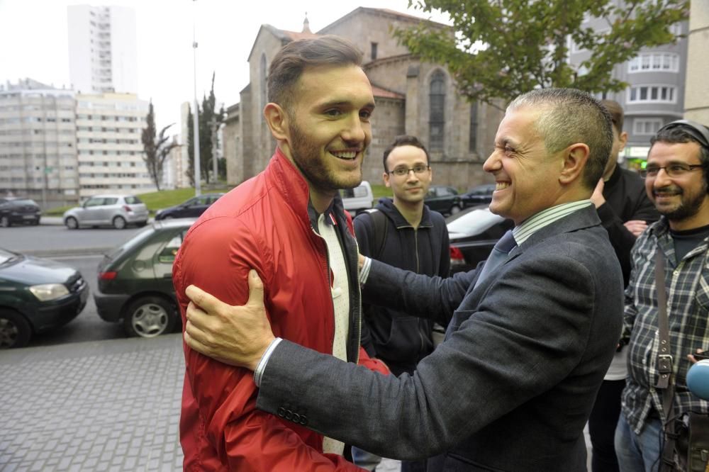 Lucas Pérez, en la Peña Deportivista Rebumbio