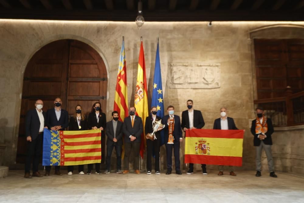 La visita del Valencia Basket a las instituciones