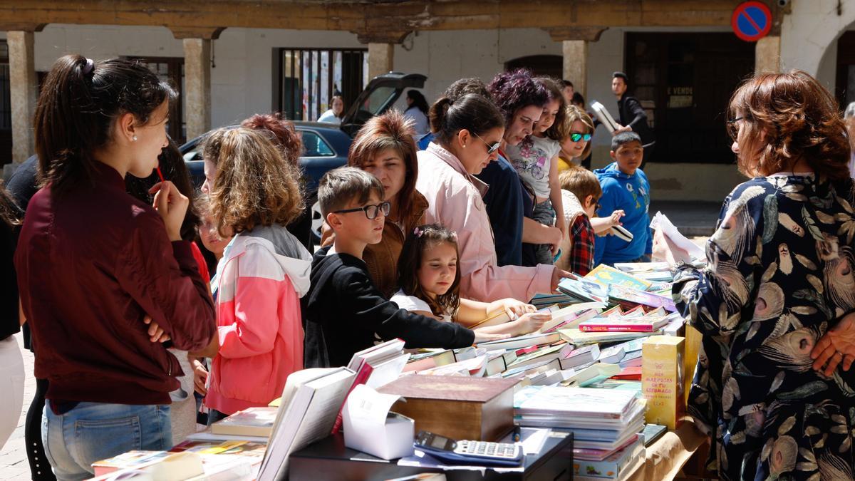 Una de las ediciones de la Feria del Libro de Fuentesaúco, antes de la pandemia