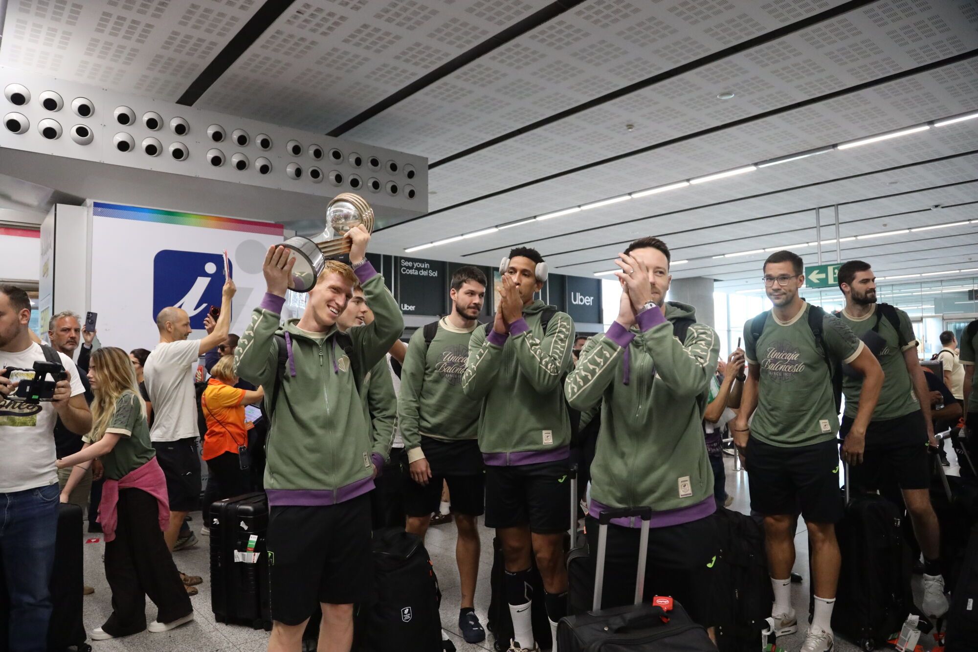 El Unicaja ya está en Málaga tras conquistar su segunda Intercontinental