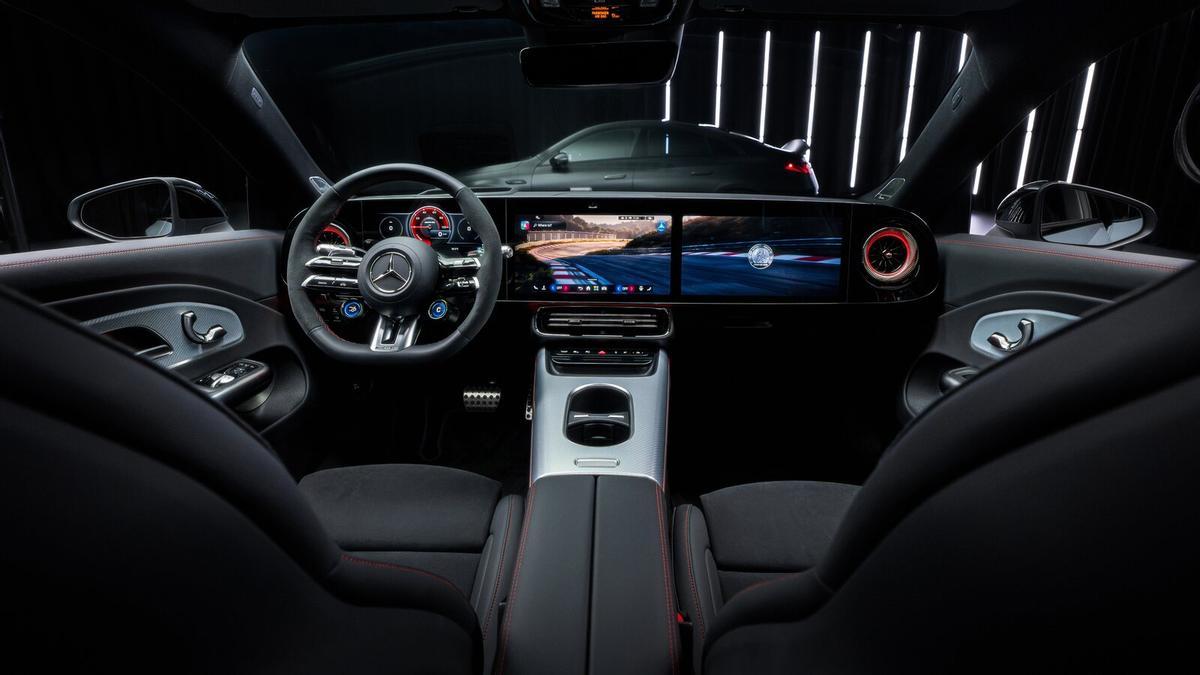 Interior del Mercedes AMG CLA 45 4Matic+ Shooting Brake con pantallas MBUX