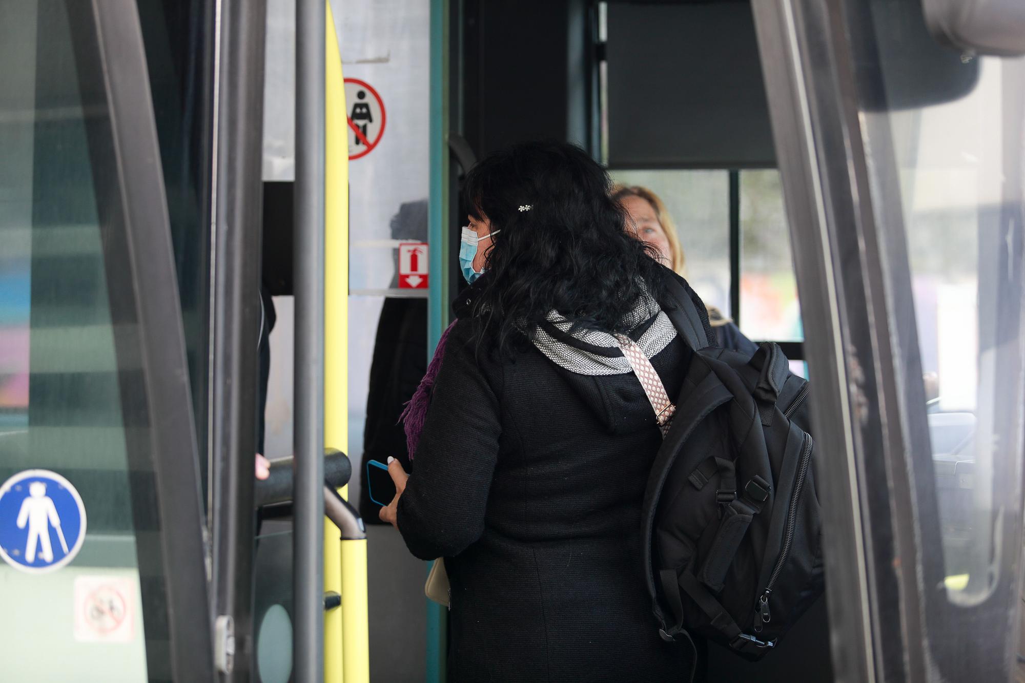 Así ha sido el primer día sin mascarilla en el transporte público en Ibiza