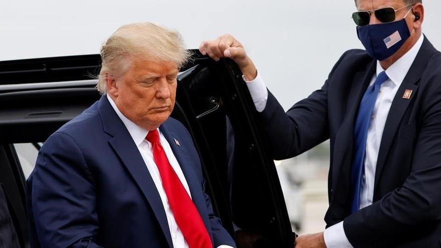 Donald Trump en el aeropuerto de Miami durante la campaña electoral.