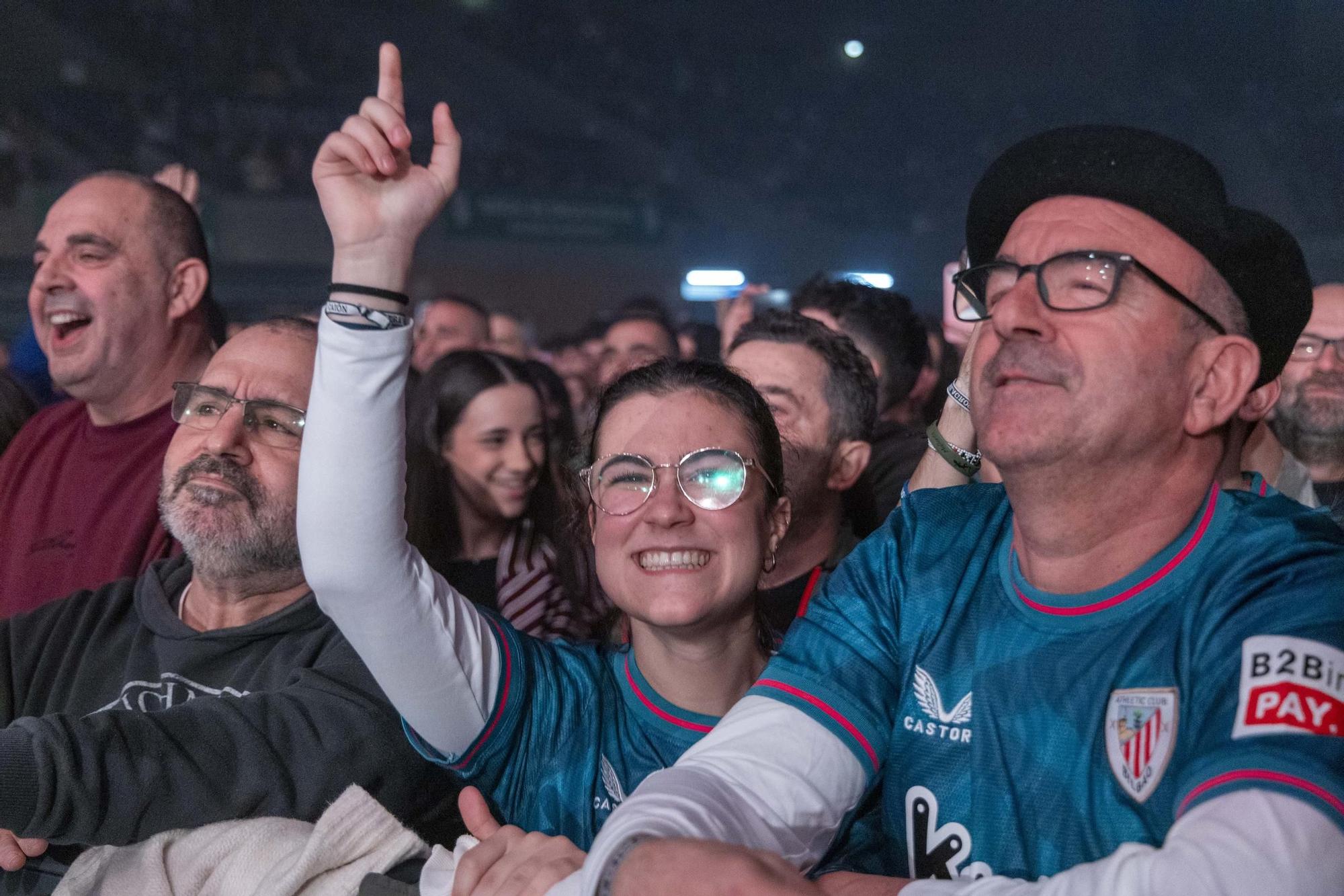 El Multiusos Fontes do Sar a los pies de Fito y sus fitipaldis