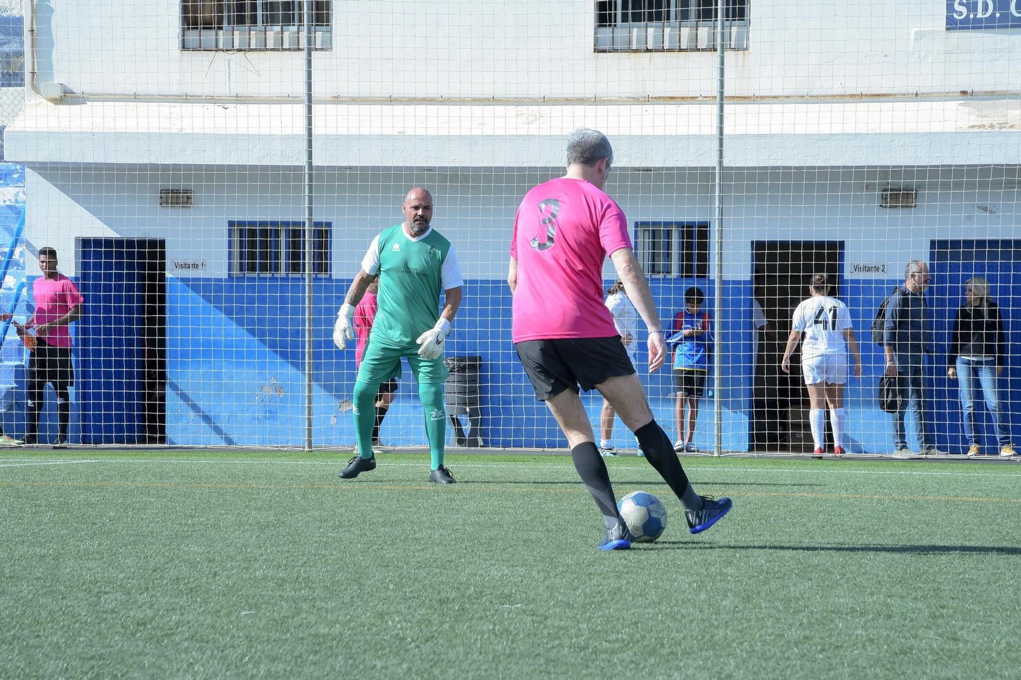 Fernando Clavijo juega en el partido de fútbol a favor de la Asociación Española contra el Cáncer