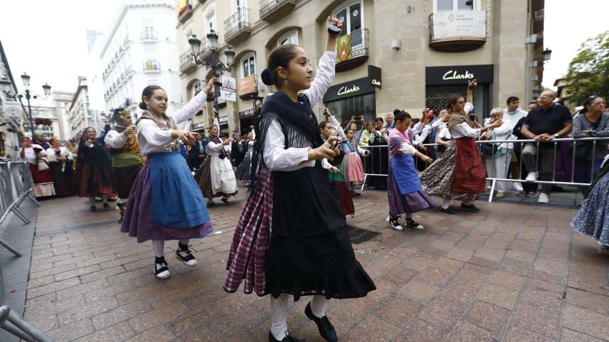 En imágenes | La Ofrenda de Flores a la Virgen del Pilar 2023 (I)