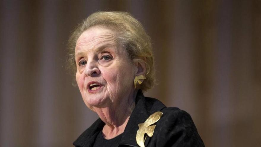 Madeleine Albright &quot;dispuesta&quot; a covertirse al islam como protesta a la política migratoria de Trump