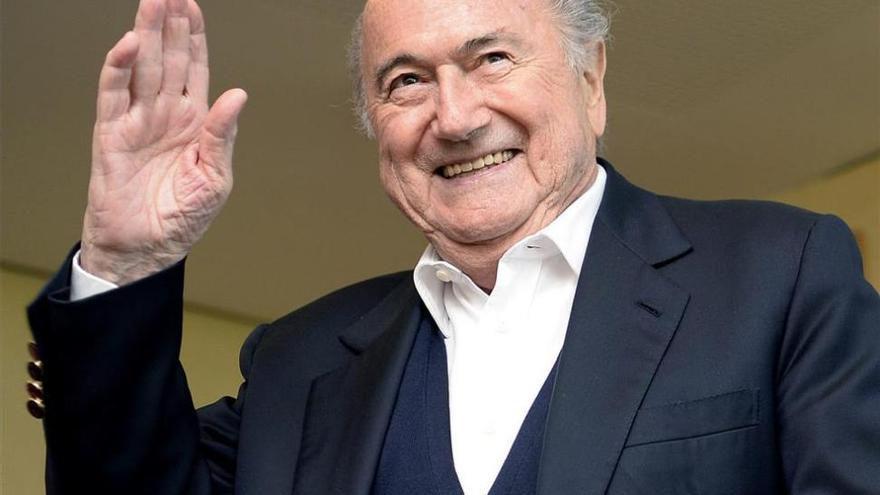 Blatter: &quot;Debía haberme ido antes&quot;