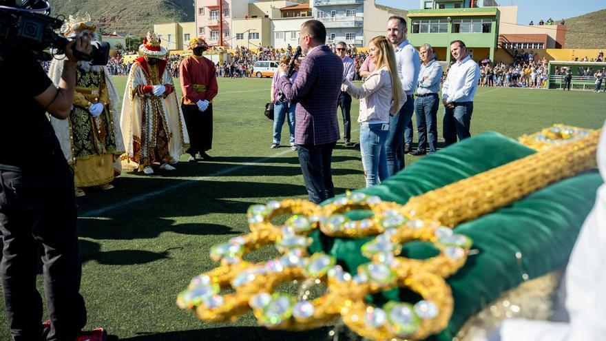 Miles de personas llenan de ilusión el Estadio de Barrial en la llegada de los Reyes Magos