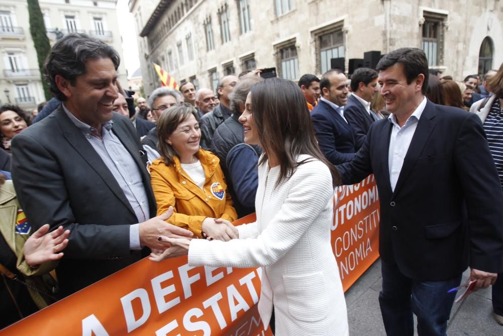 Concentración de Ciudadanos en defensa del Estatuto de Autonomía