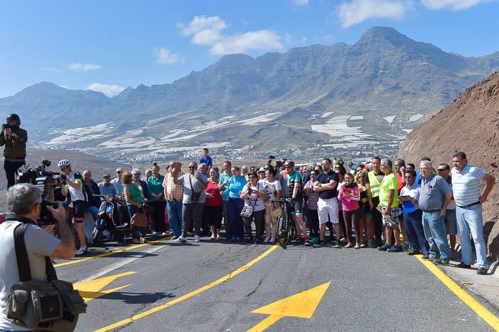 Apertura del primer tramo de la carretera de La ...