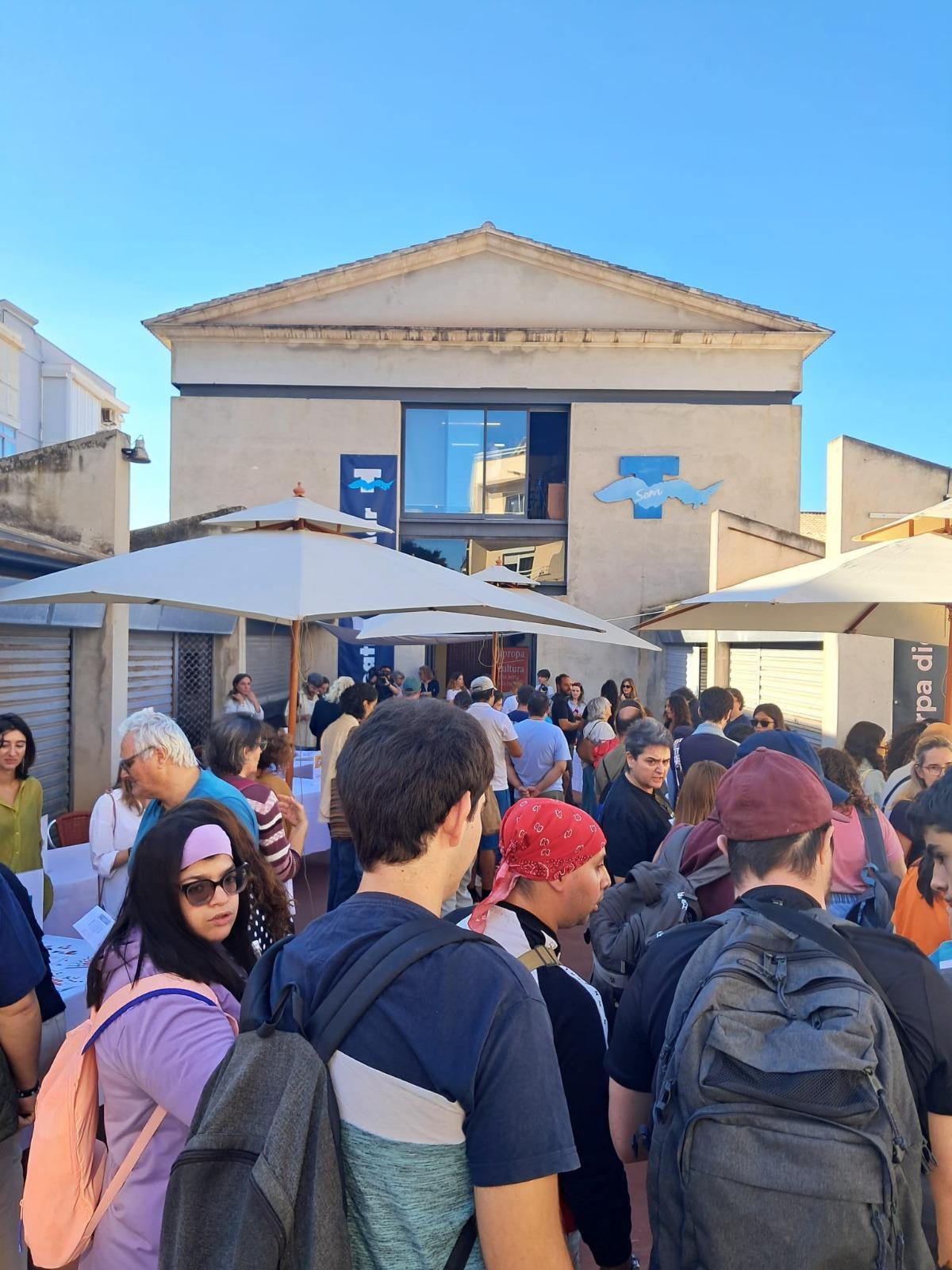 Numeroso público ha acudido a la presentación de la programación