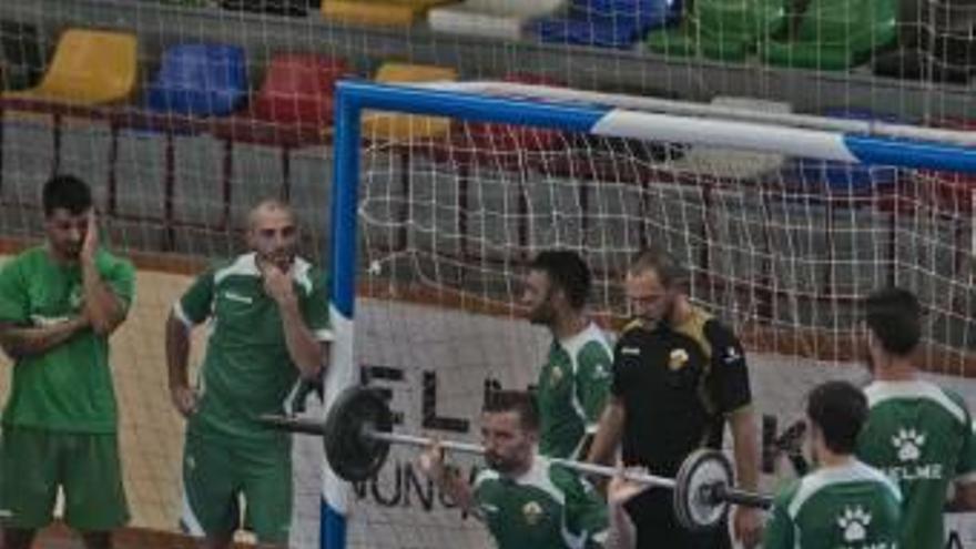 Los jugadores del Elche, durante un entrenamiento.