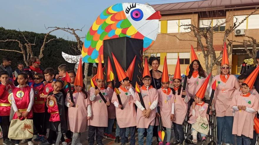 El CEIP Sagrado Corazón emula el Entierro de Sardina en su particular Carnaval. | L.O.