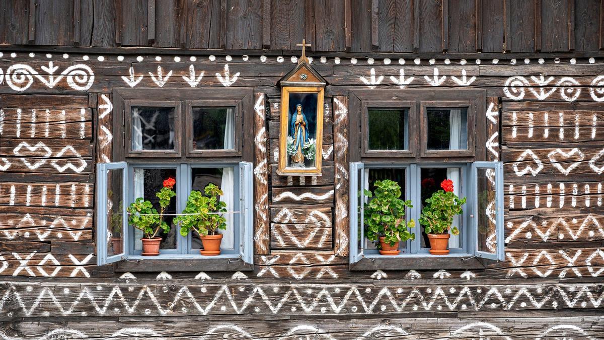 Las casas pintadas de encaje de Čičmany en Eslovaquia, un cuento hecho realidad