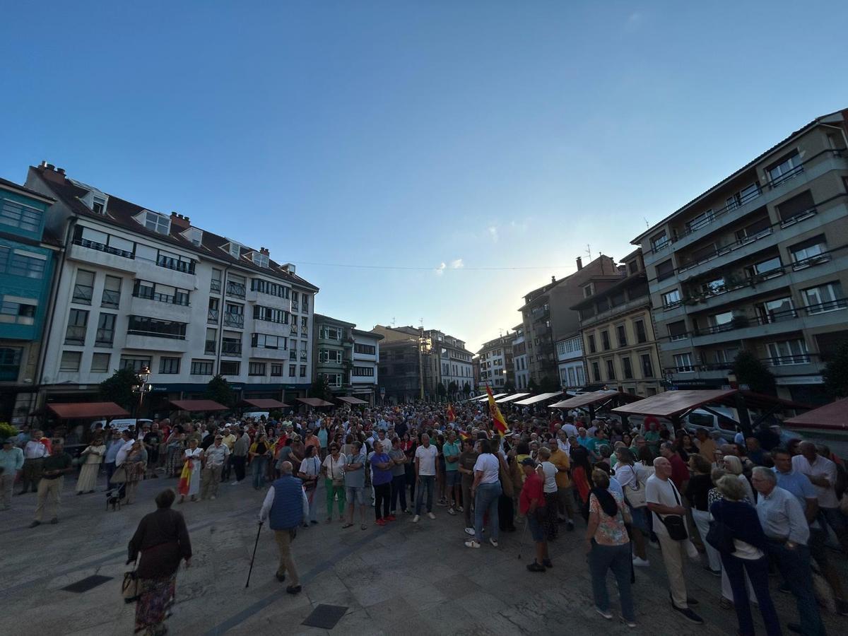 EN IMÁGENES: Concentración en Villaviciosa en apoyo de Ceuta EN IMÁGENES: Concentración en Villaviciosa en apoyo de Ceuta