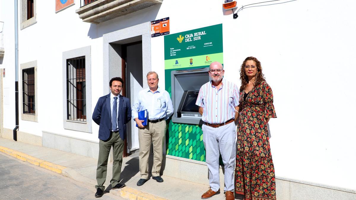 Entrega del cajero en Fuente la Lancha.