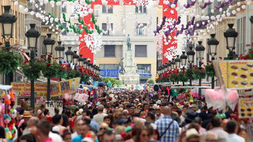 Imagen de una repleta calle Larios.