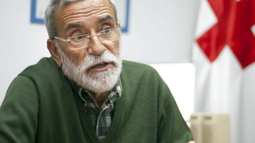 Gerardo Mesa Noda, presidente insular de Cruz Roja, ayer, en su despacho de la ONG. i GABRIEL FUSELLI