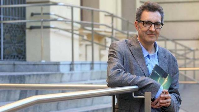 Eloy Tizón reflexiona sobre las luces y sombras de la vida en su último libro