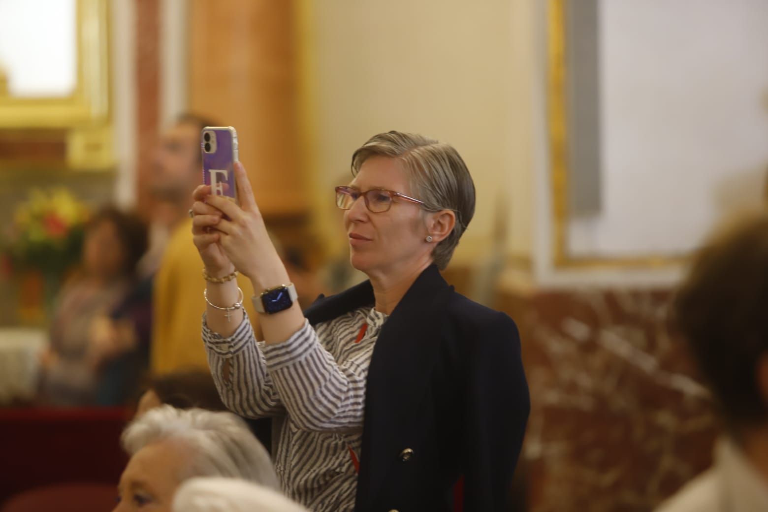 Comienza el Besamanos a la virgen pese al mal tiempo