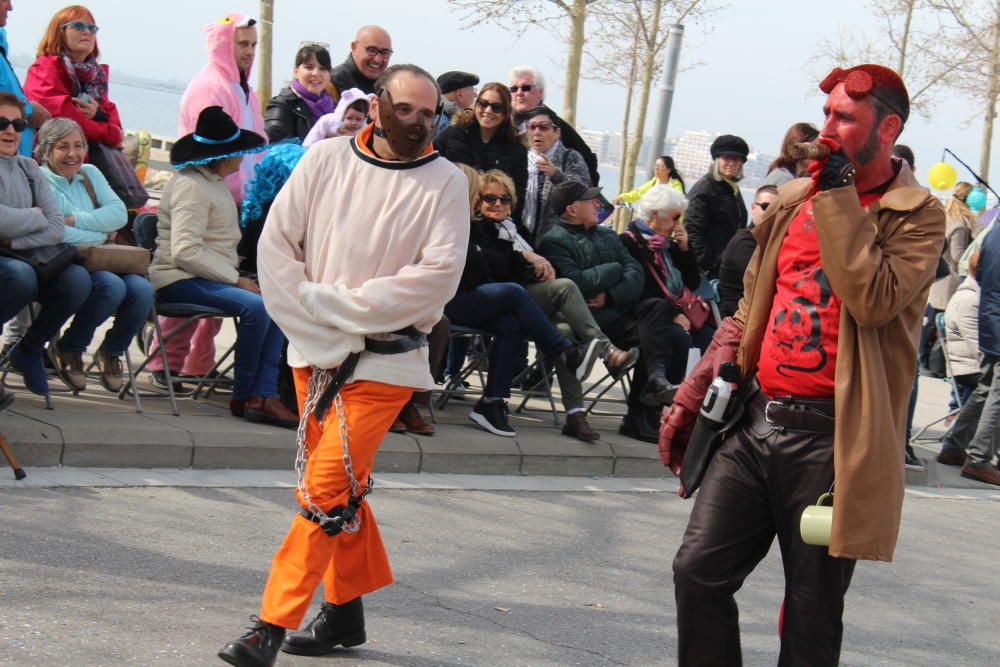 Roses viu un carnaval pletòric de gent i bon temps