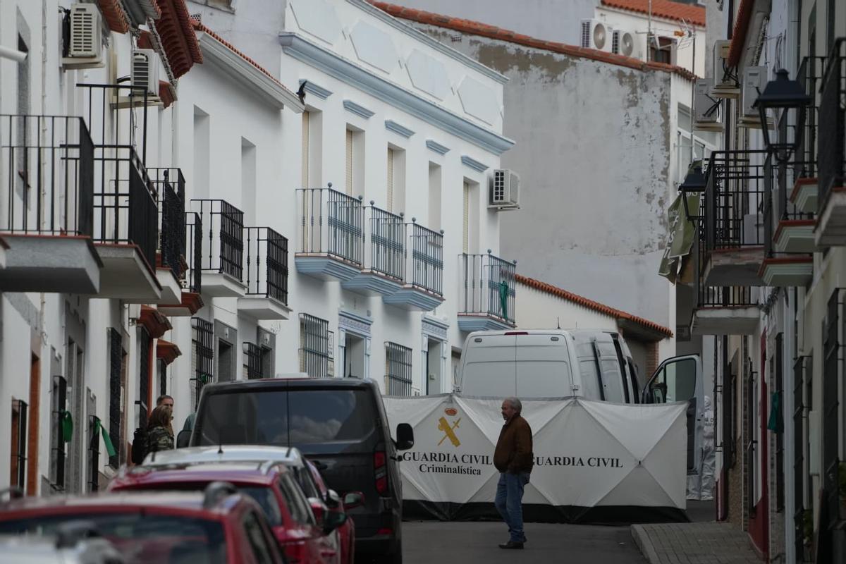 Fotogalería | El despliegue de la UCO en Hornachos, en imágenes