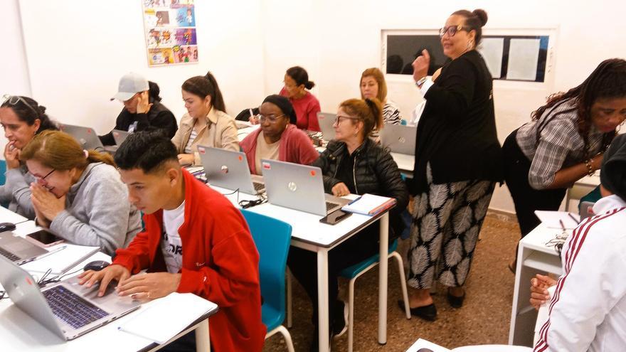 Cursos de competencias digitales para migrantes en Burjassot