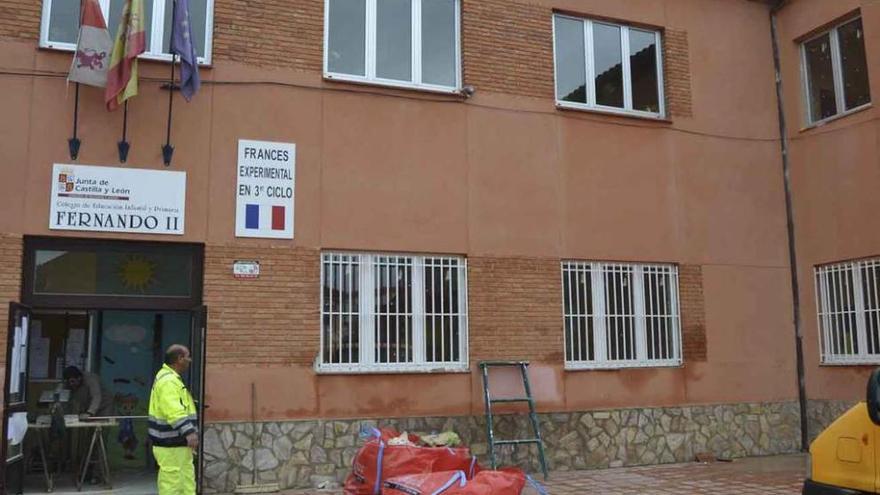 Nuevas ventanas instaladas en el colegio Fernando II de Benavente.