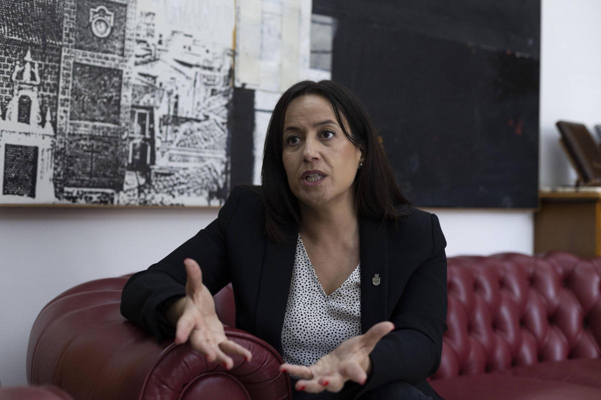 Lorena Silvent, alcaldesa de Catarroja, surante la entrevista.