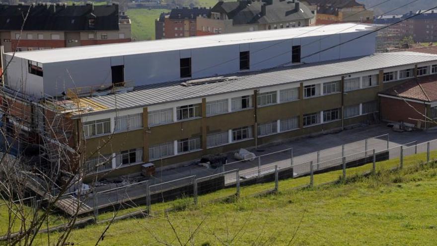 Aspecto de las obras del colegio de Las Campas tras la paralización.