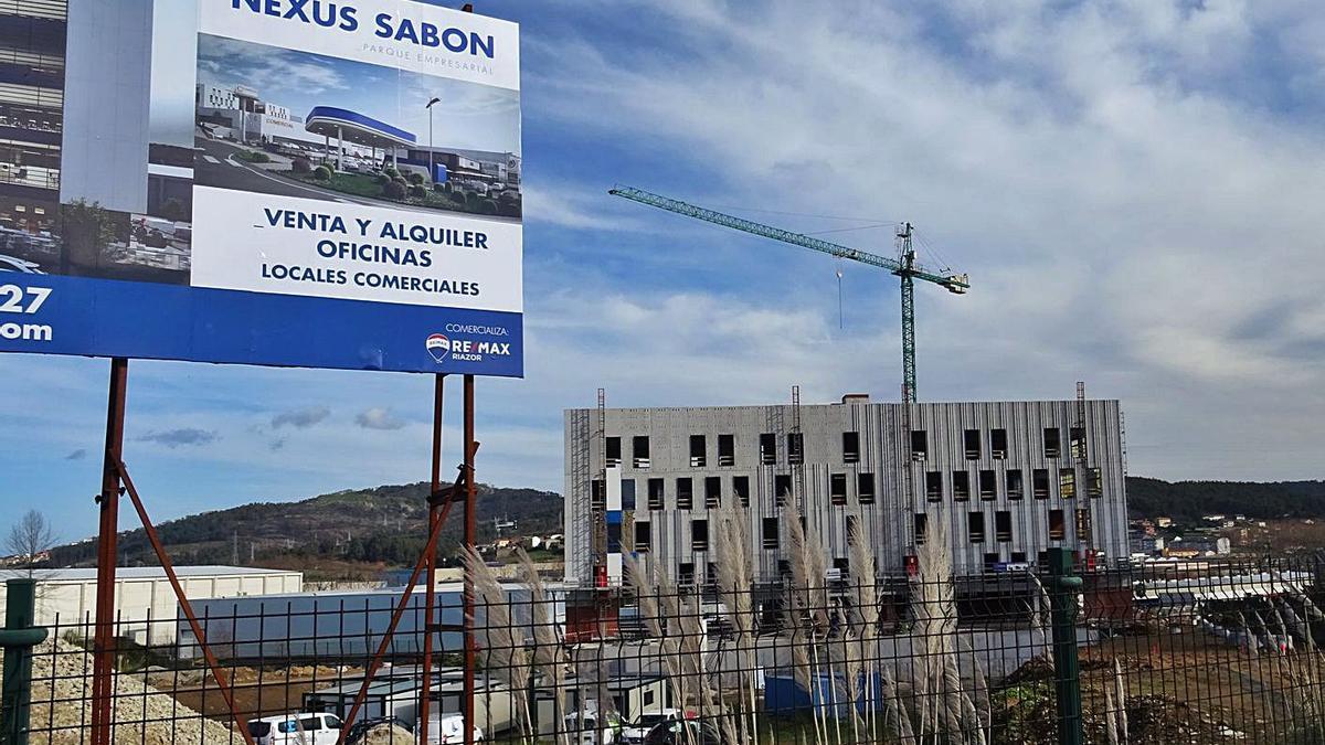 Construcción de un edificio en el solar del proyecto de Nexus Sabón. |   // LA OPINIÓN