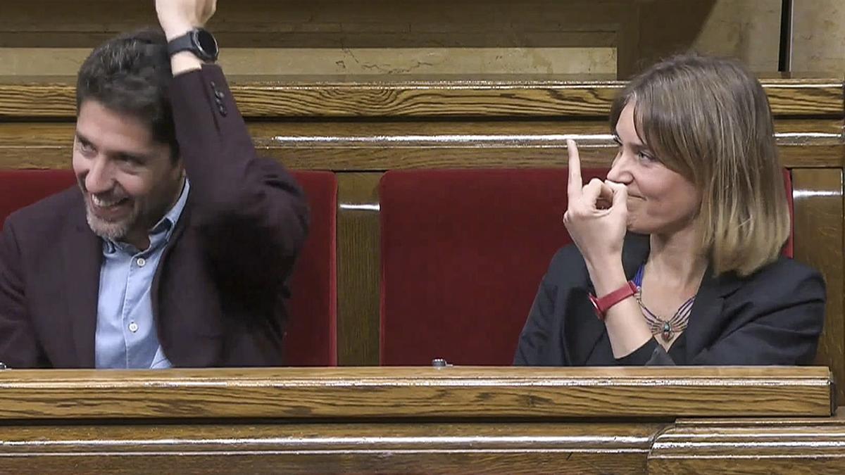 Tensión en el Parlament de Cataluña con peineta de Albiach a Garriga incluida.