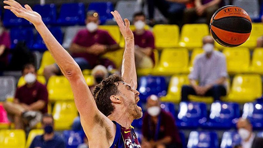 Pau Gasol en el partit de divendres contra el Tenerife. | EFE/ENRIC FONTCUBERTA