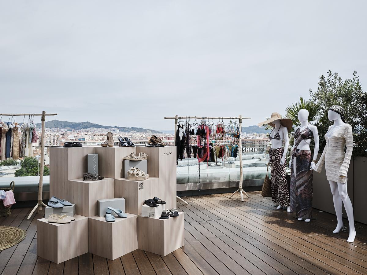 De izquierda a derecha, varias marcas de Shein, como The Happy Look, la colección de verano con Sofia Suescun, con piezas de baño de Musera y vestidos de Maija, y, en el centro, una selección de calzado de MiM Shoes.