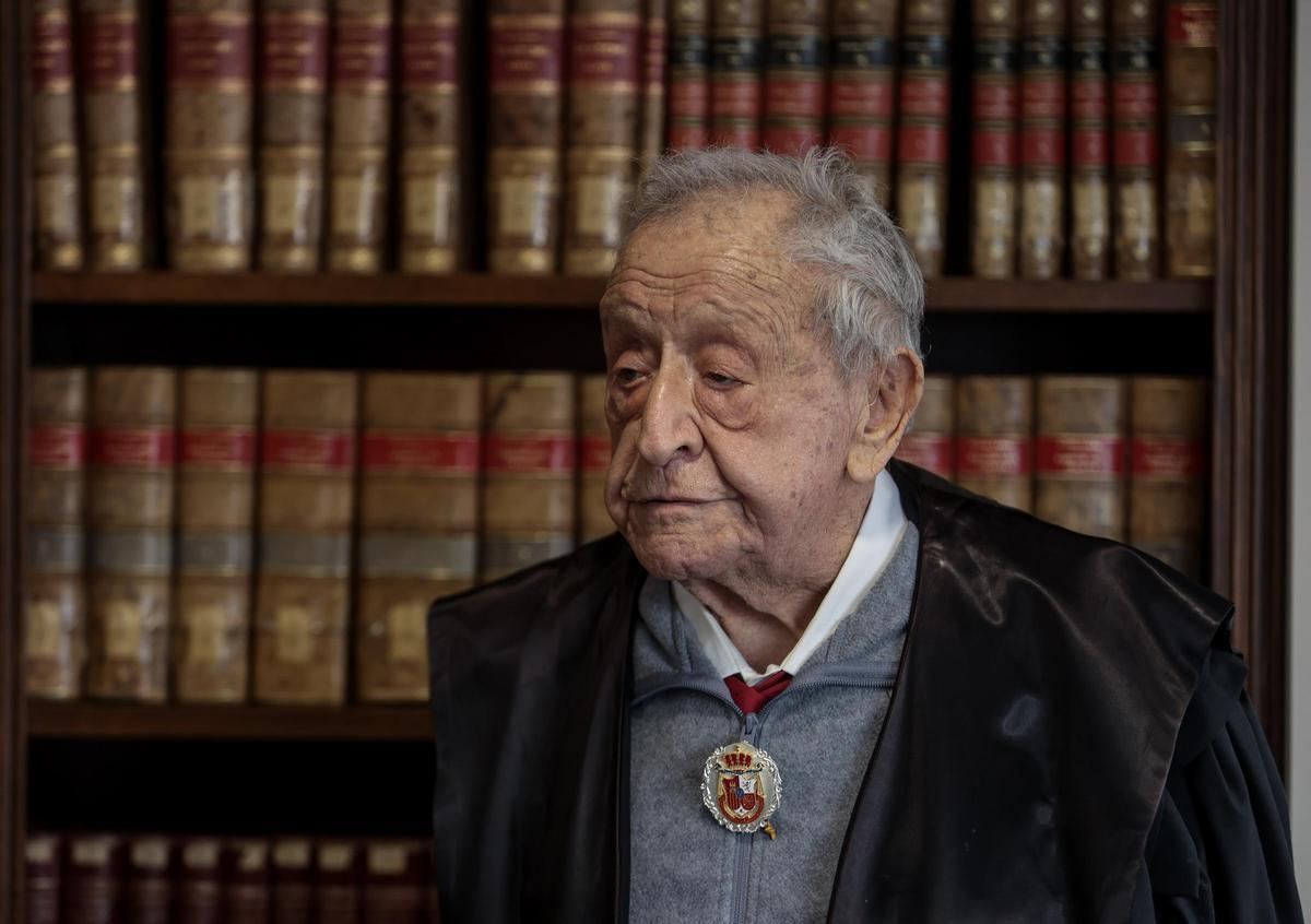 Manuel Caballero fue un firme defensor de los derechos de los letrados en su ejercicio profesional.