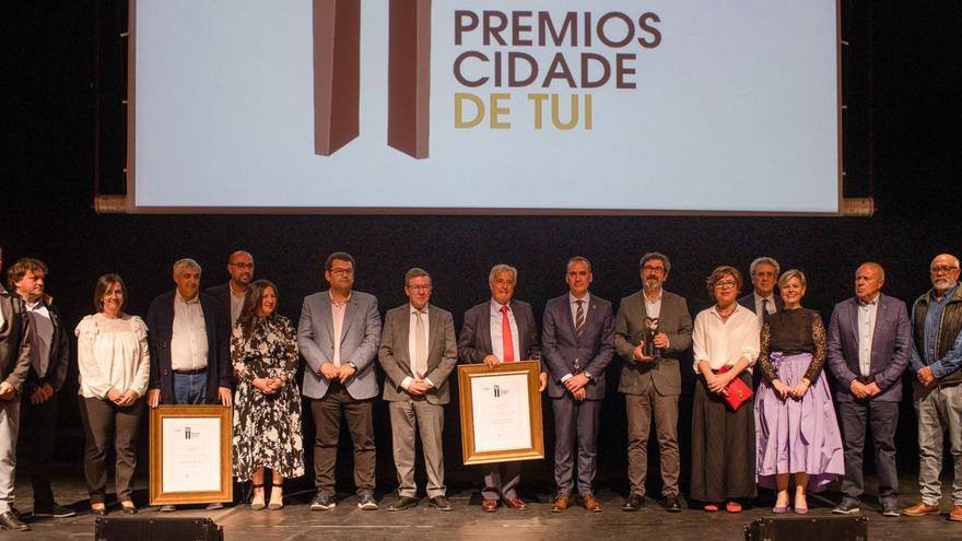 Gala de entrega de los premios Cidade de Tui  en el teatro municipal.