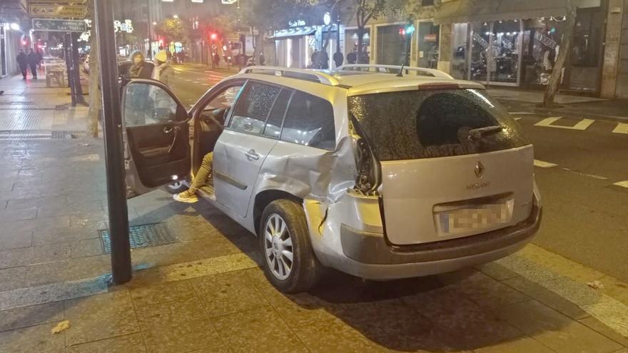 Una colisión en Fernando el Católico obliga a cortar la línea del tranvía