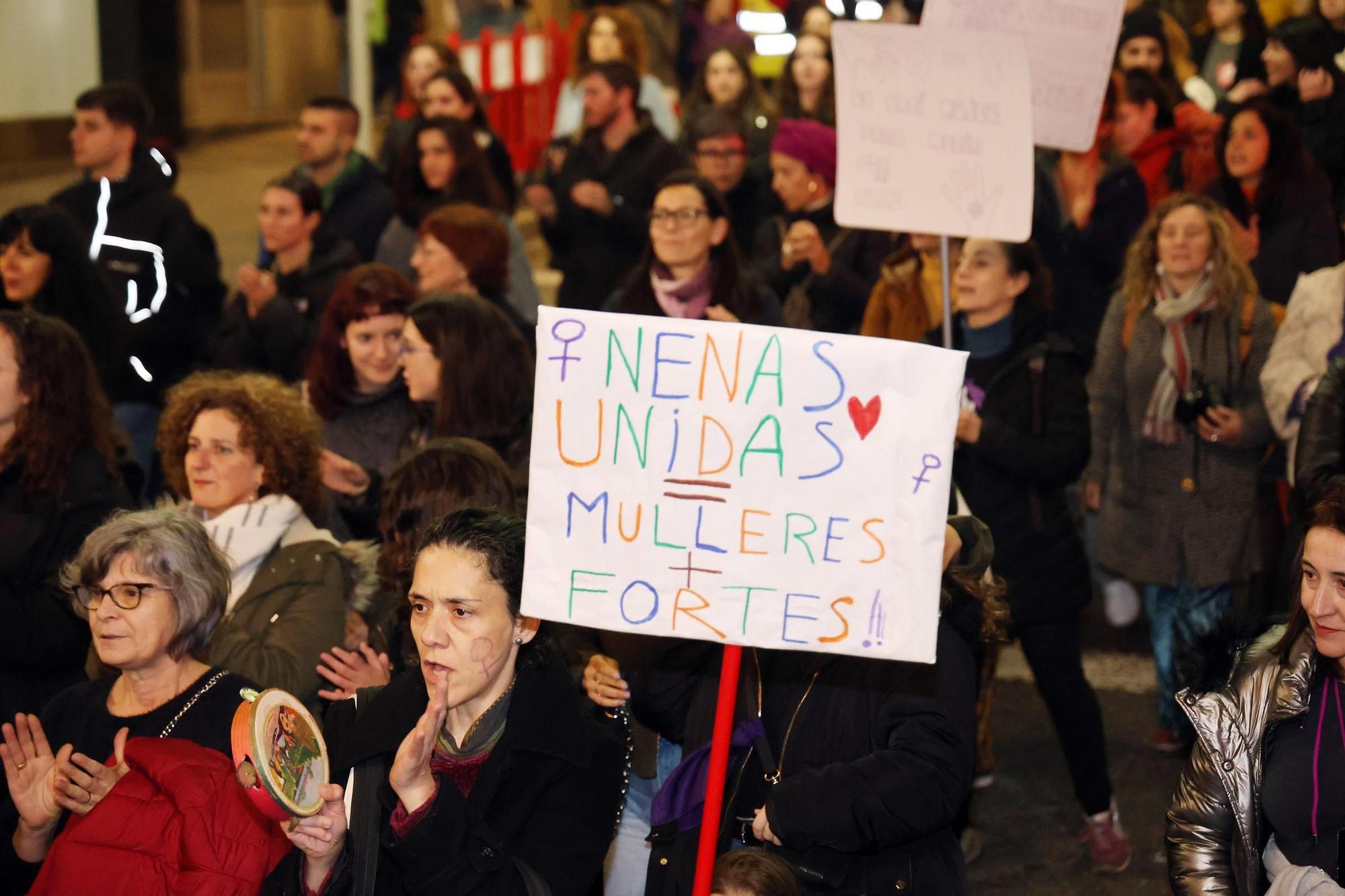 Vigo se tiñe de violeta en contra de la violencia machista