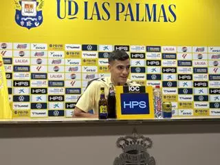 Ale García da calabazas al Villarreal: "Amo a la UD Las Palmas y a mi tierra; quiero quedarme y ascender"