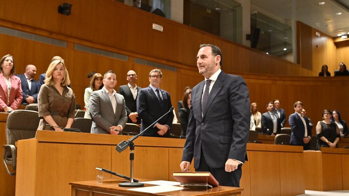 Javier Alonso (Vox) asume el cargo de senador autonómico en las Cortes de Aragón.