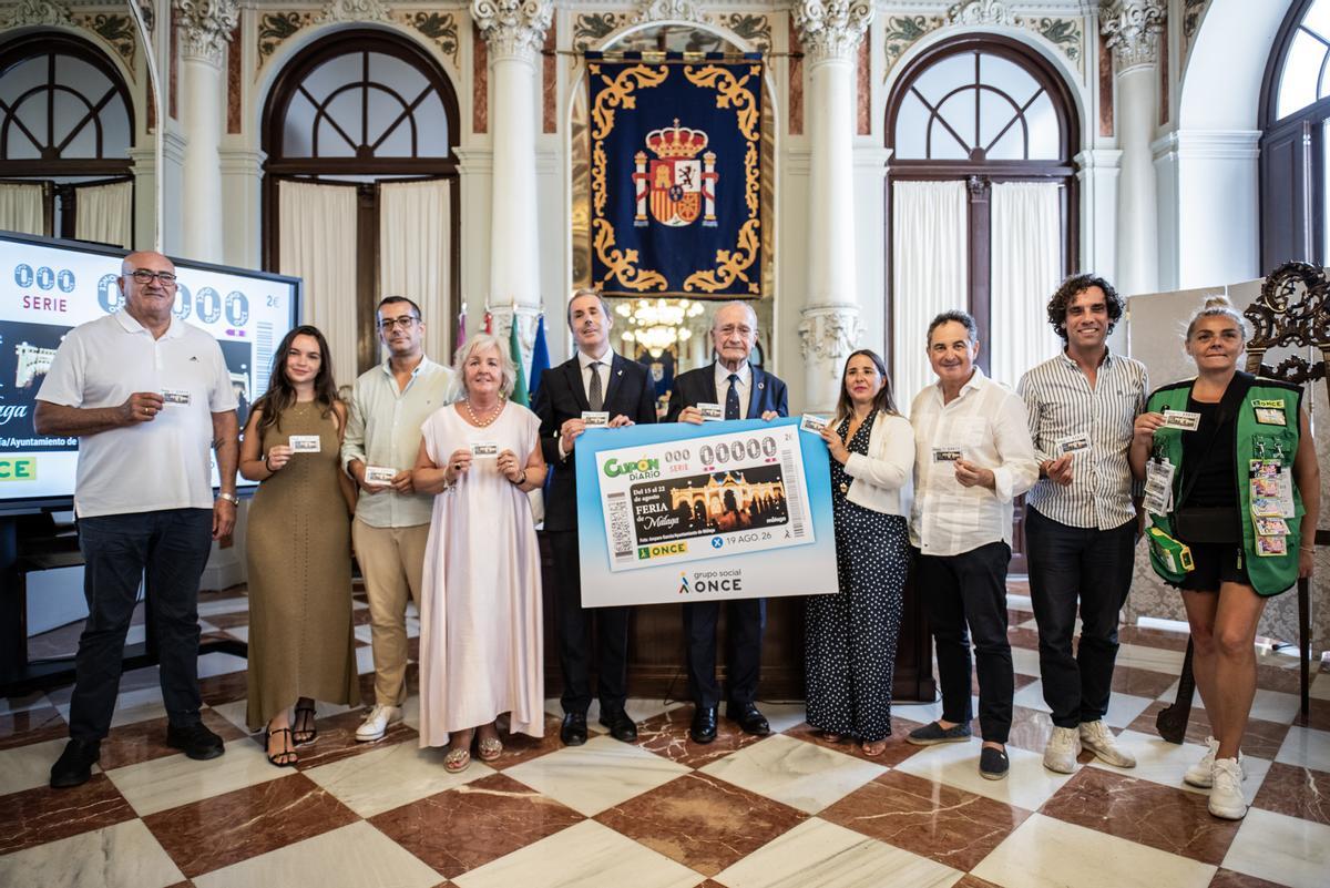 Presentación del cupón en el Salón de Espejos del Ayuntamiento.