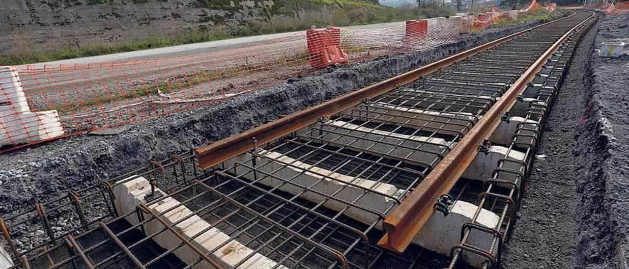 Trazado de las vías en los muelles de la margen derecha de la ría.