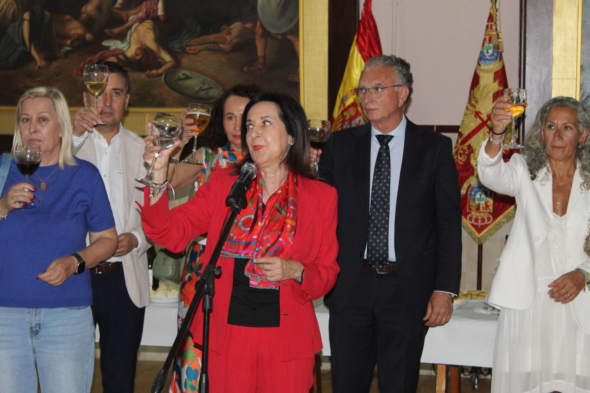Fotogalería | Margarita Robles entrega la Cruz al Mérito Militar a la madre de la sargento Débora Grau en Badajoz Fotogalería | Margarita Robles entrega la Cruz al Mérito Militar a la madre de la sargento Débora Grau en Badajoz