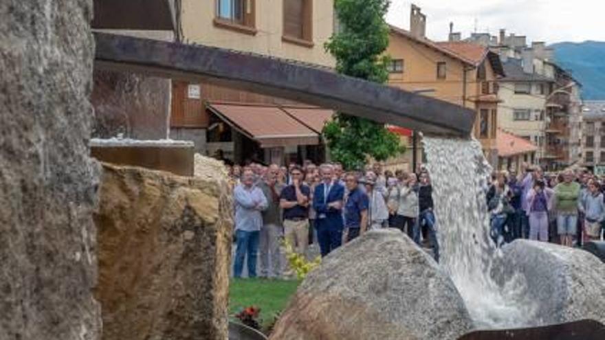 Detall de l&#039;obra «Aquae», feta de pedra, ferro i aigua