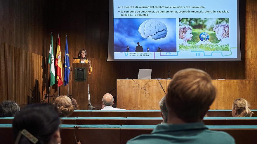 La directora científica del Centro de Investigación Biomédica en Red de Salud Mental, Ana González-Pinto, en una ponencia en los Cursos de Verano de la UMA en Ronda